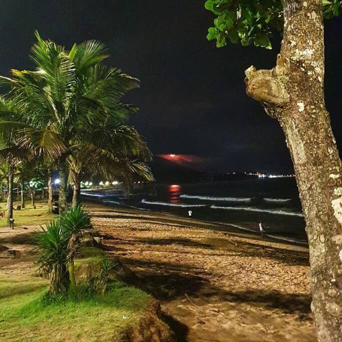 100Mts Da Praia Com Churrasqueira, Piscina E Wi-Fi Caraguatatuba Eksteriør billede