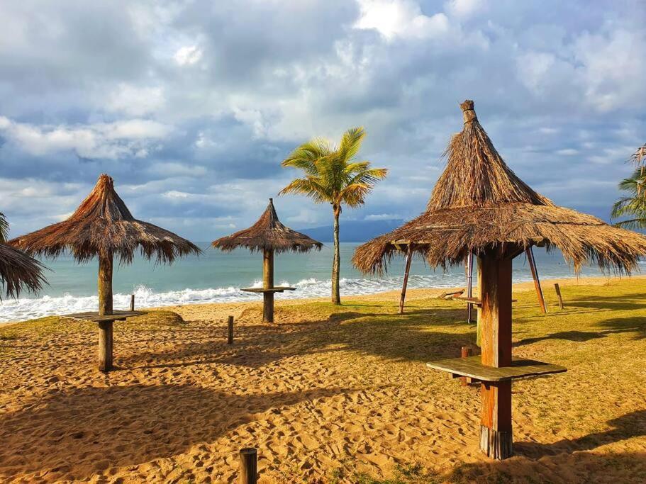 100Mts Da Praia Com Churrasqueira, Piscina E Wi-Fi Caraguatatuba Eksteriør billede